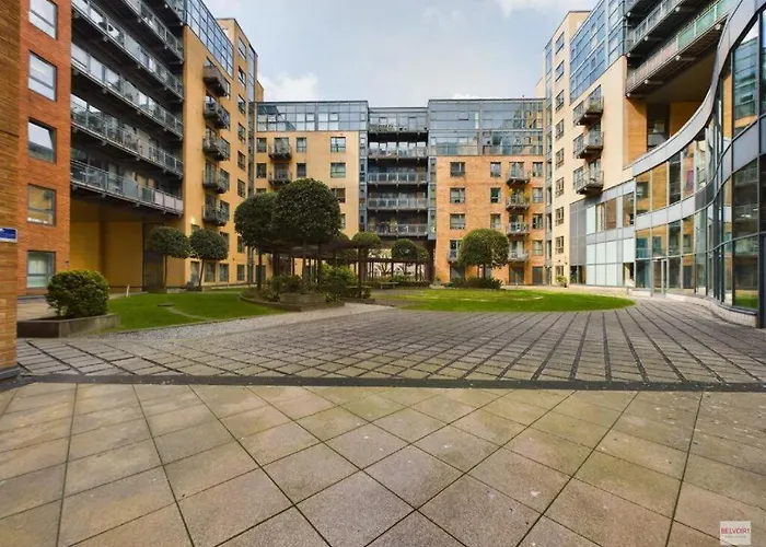 City Apartment In Great Location With A Balcony & Parking Possible - West One